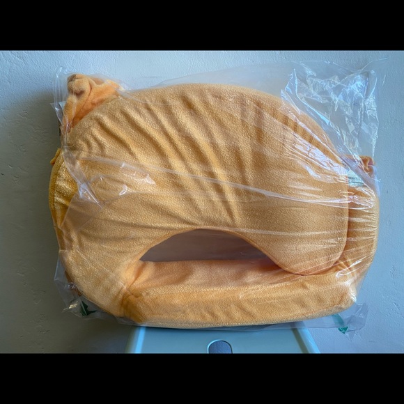 NEW Nursing Pillow - Picture 1 of 3